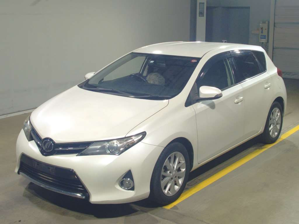 2014 Toyota Auris NZE181H[0]