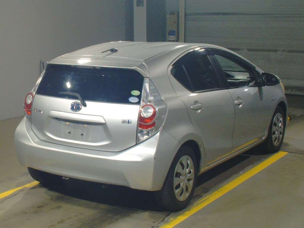 2012 Toyota Aqua NHP10[1]