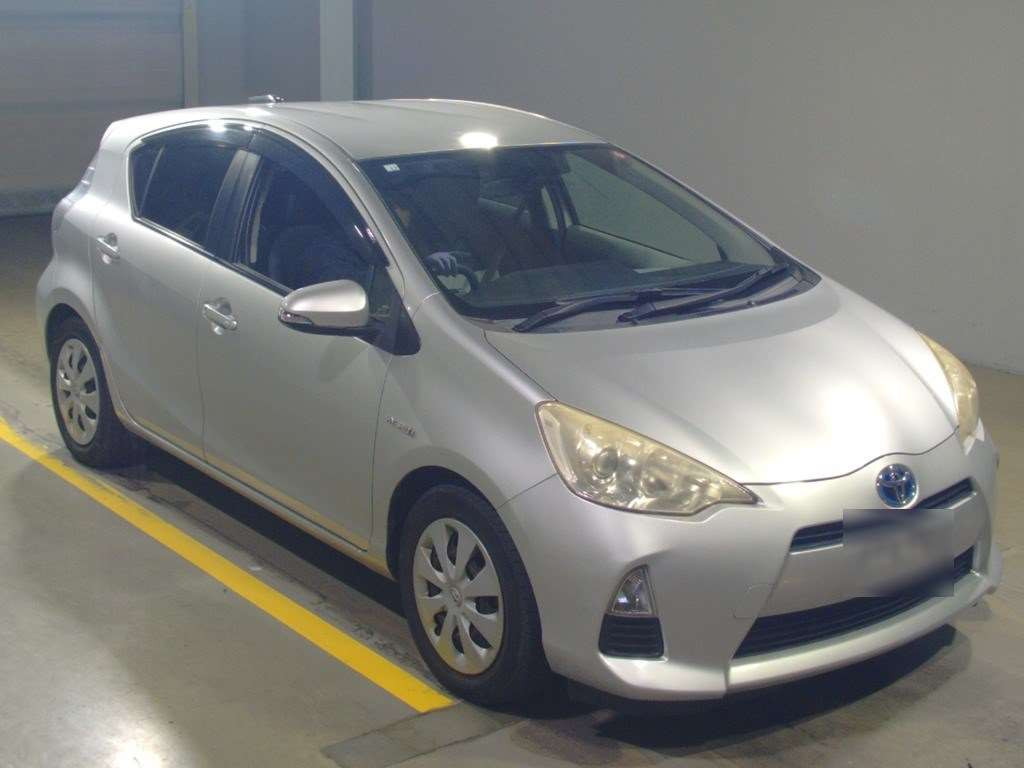 2012 Toyota Aqua NHP10[2]