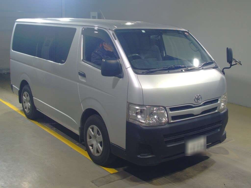 2013 Toyota Hiace Van TRH200V[2]