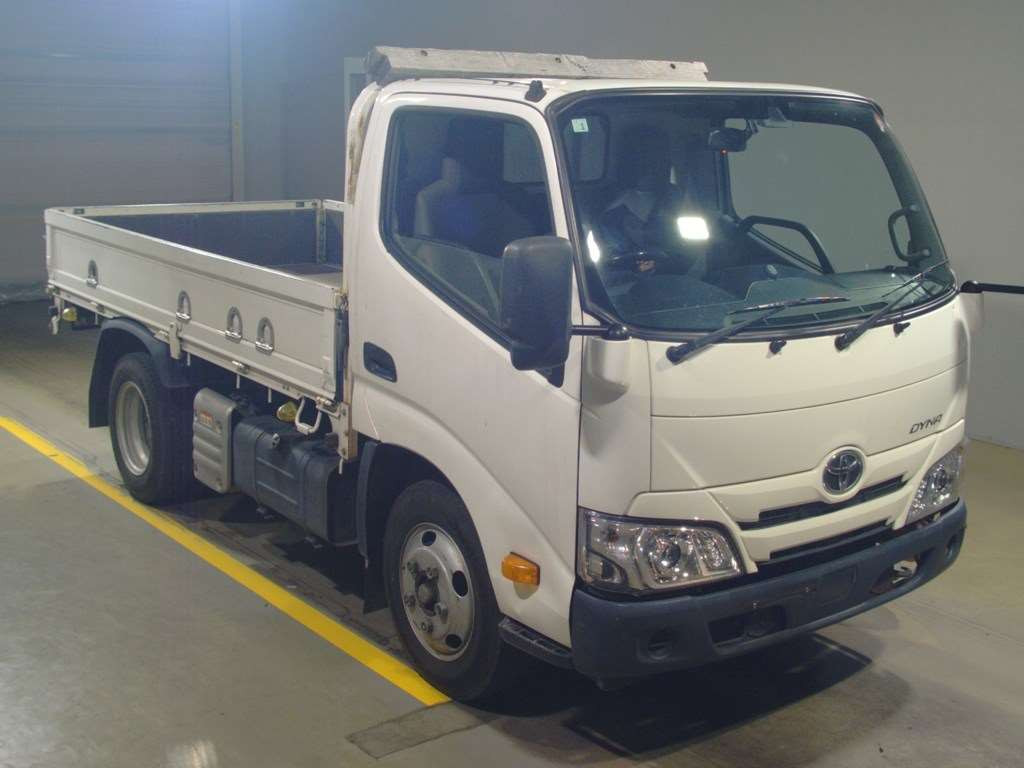 2020 Toyota Dyna Truck XZU605[2]