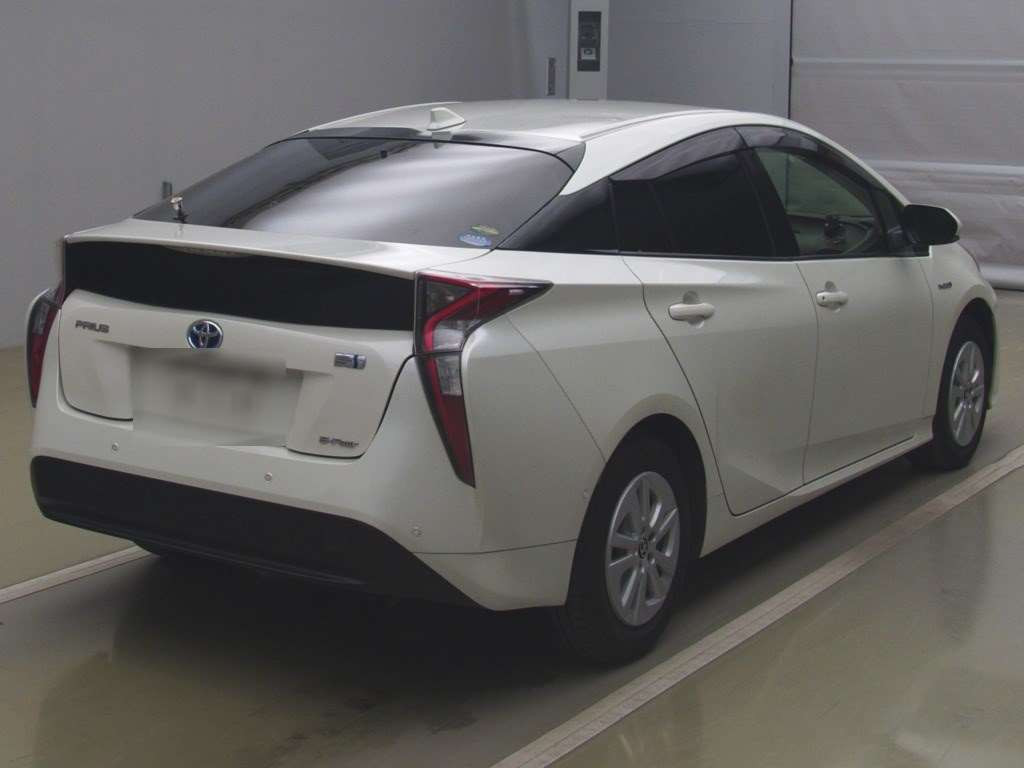 2017 Toyota Prius ZVW55[1]