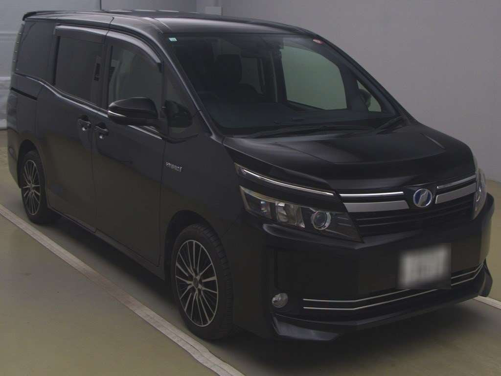 2014 Toyota Voxy ZWR80G[2]