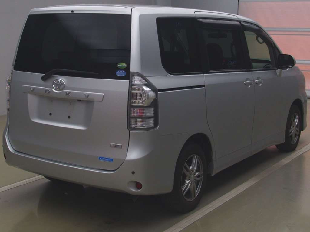 2013 Toyota Voxy ZRR70G[1]