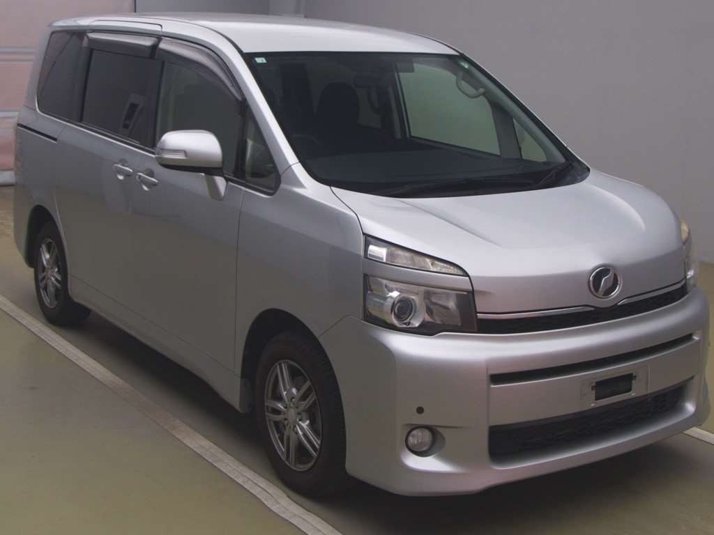 2013 Toyota Voxy ZRR70G[2]