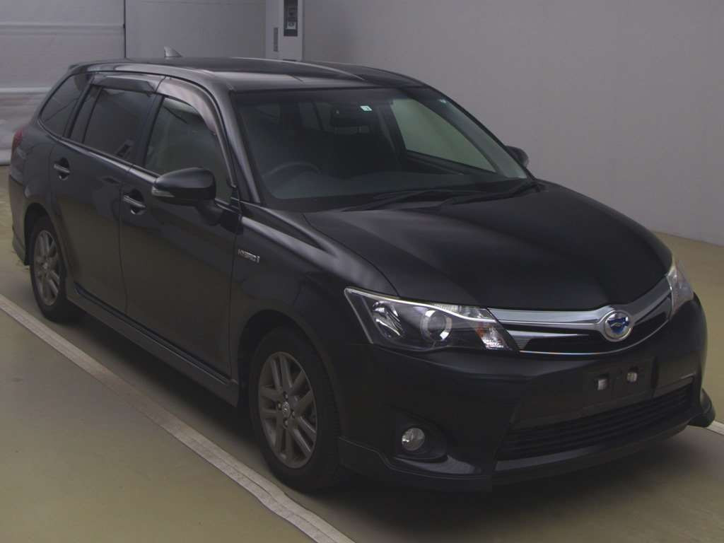 2014 Toyota Corolla Fielder NKE165G[2]