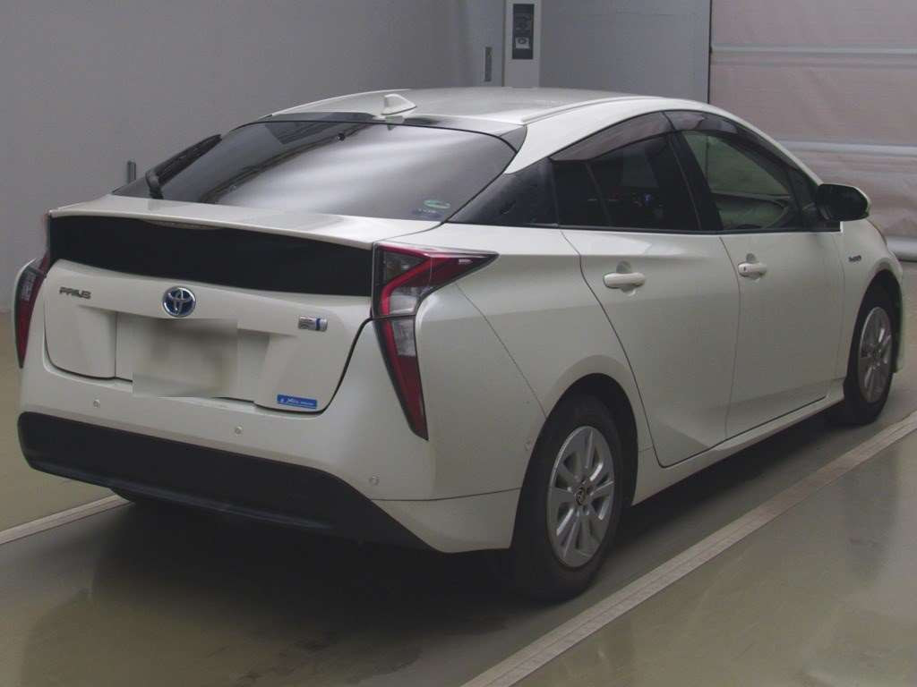 2017 Toyota Prius ZVW50[1]