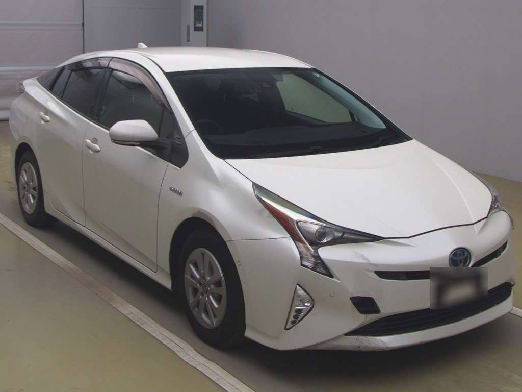 2017 Toyota Prius ZVW50[2]