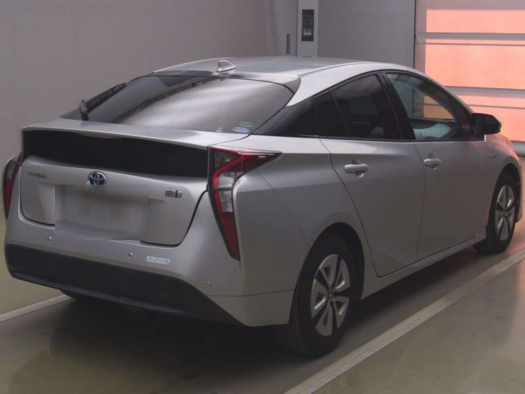 2016 Toyota Prius ZVW51[1]