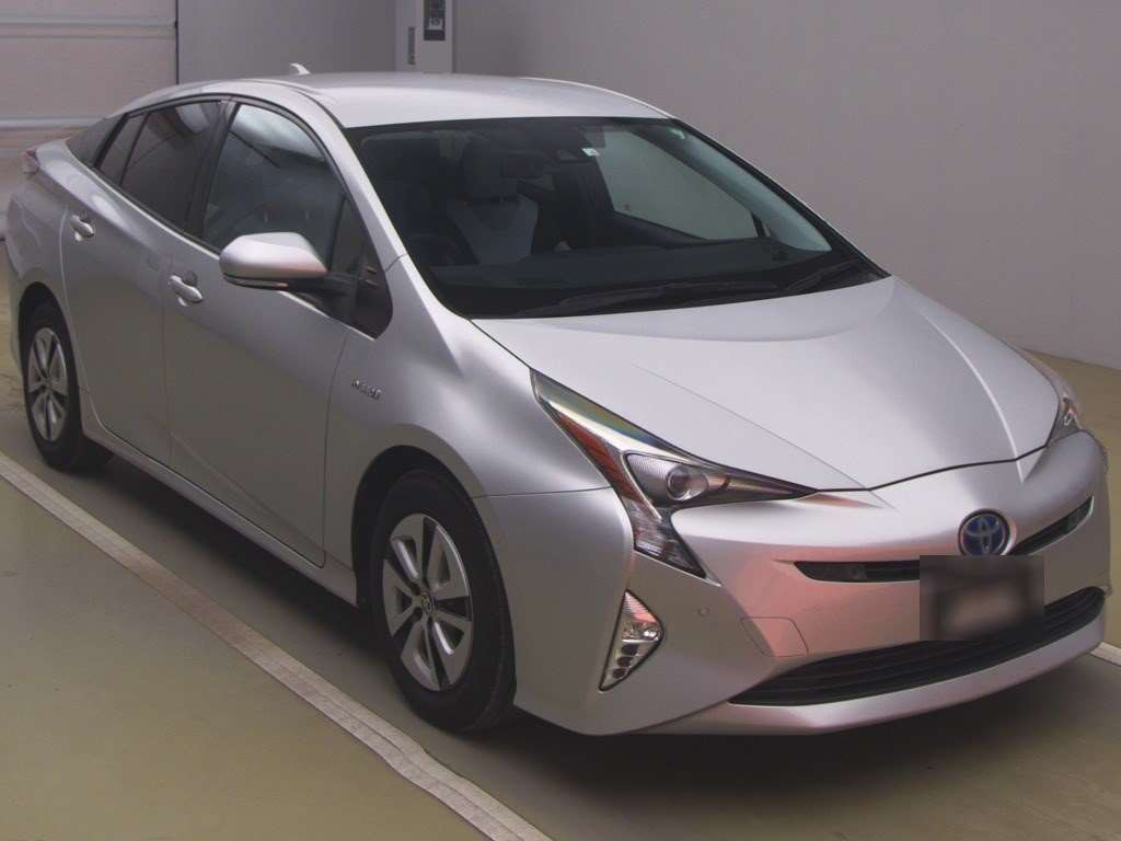 2016 Toyota Prius ZVW51[2]