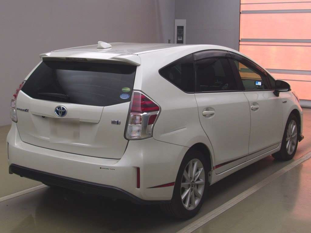 2018 Toyota Prius alpha ZVW41W[1]