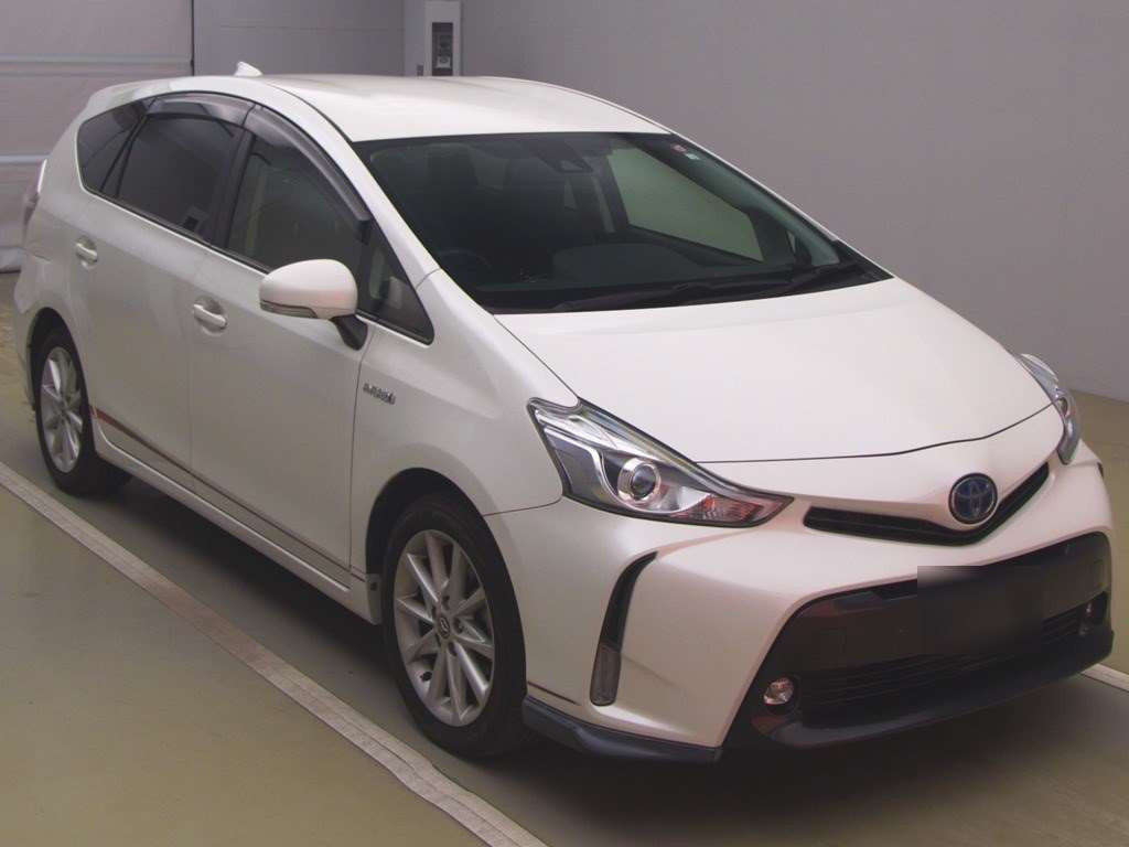 2018 Toyota Prius alpha ZVW41W[2]