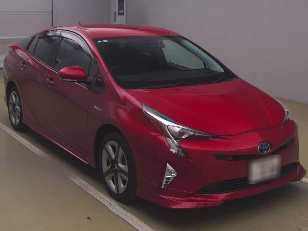 2017 Toyota Prius ZVW55[2]