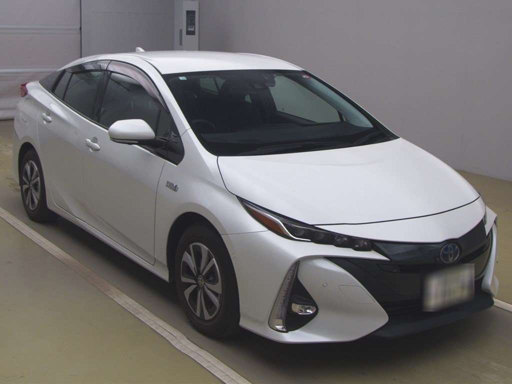 2020 Toyota Prius PHV ZVW52[2]