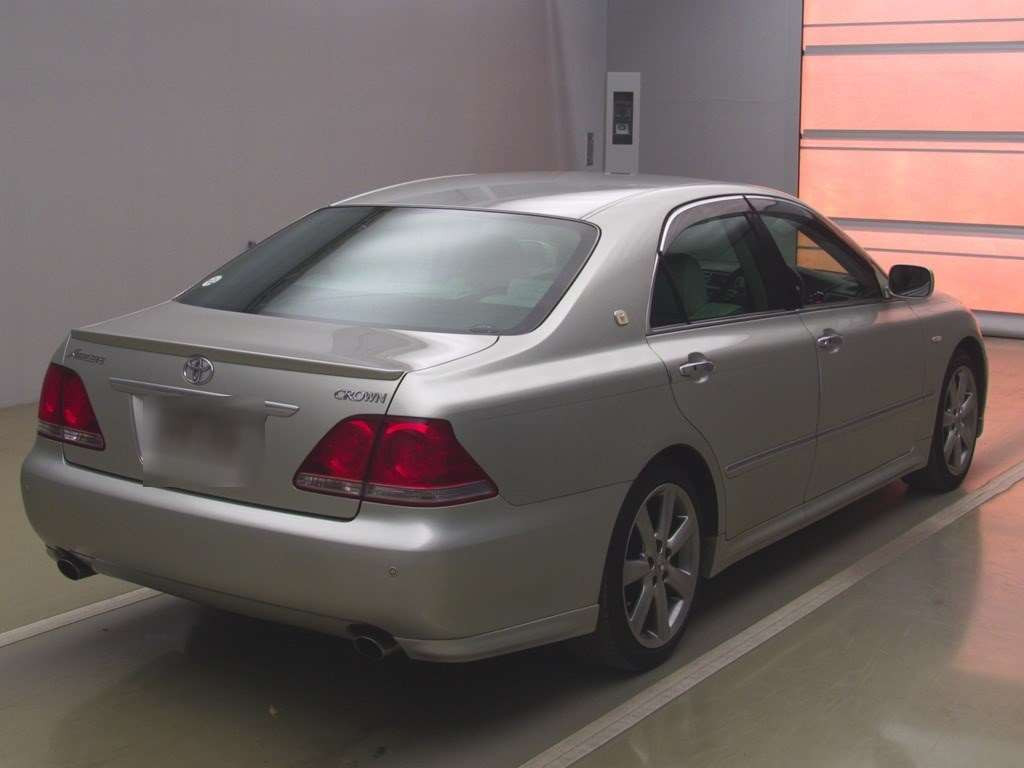 2004 Toyota Crown GRS182[1]