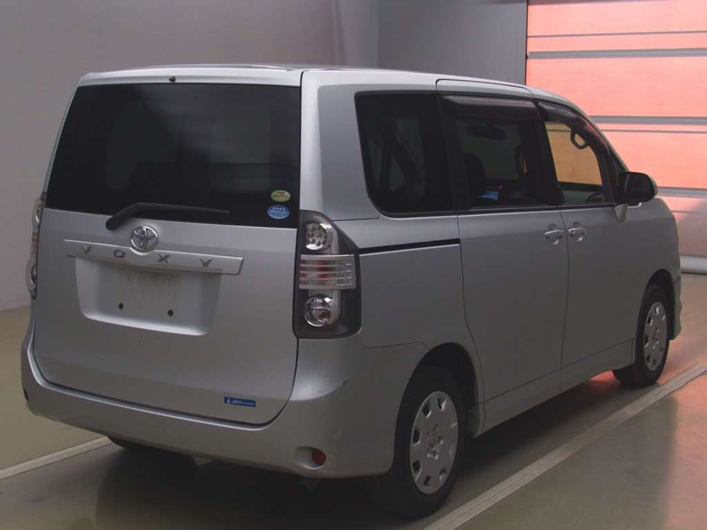 2010 Toyota Voxy ZRR70G[1]