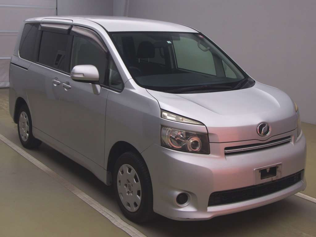 2010 Toyota Voxy ZRR70G[2]