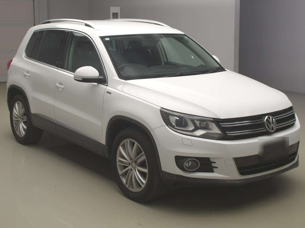 2016 Volkswagen Tiguan 5NCTH[2]