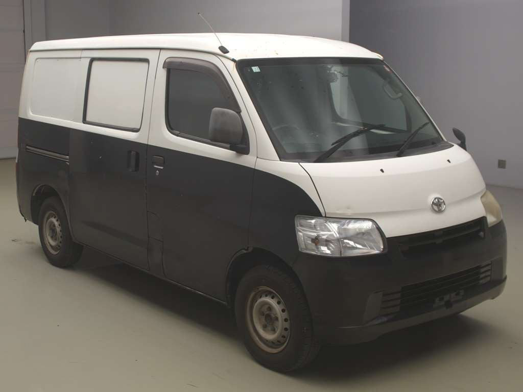 2013 Toyota Liteace Van S402M[2]