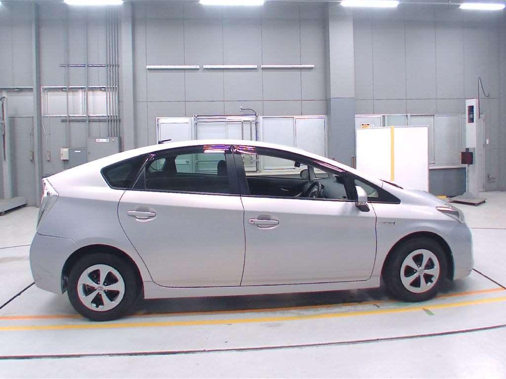 2012 Toyota Prius ZVW30[2]