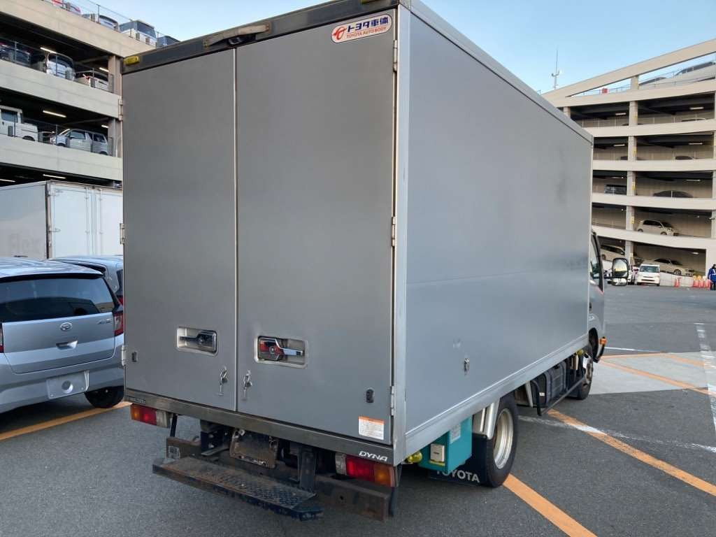 2016 Toyota Dyna Truck XZU645[1]