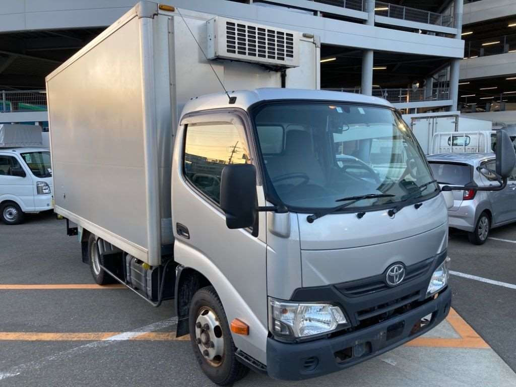 2016 Toyota Dyna Truck XZU645[2]