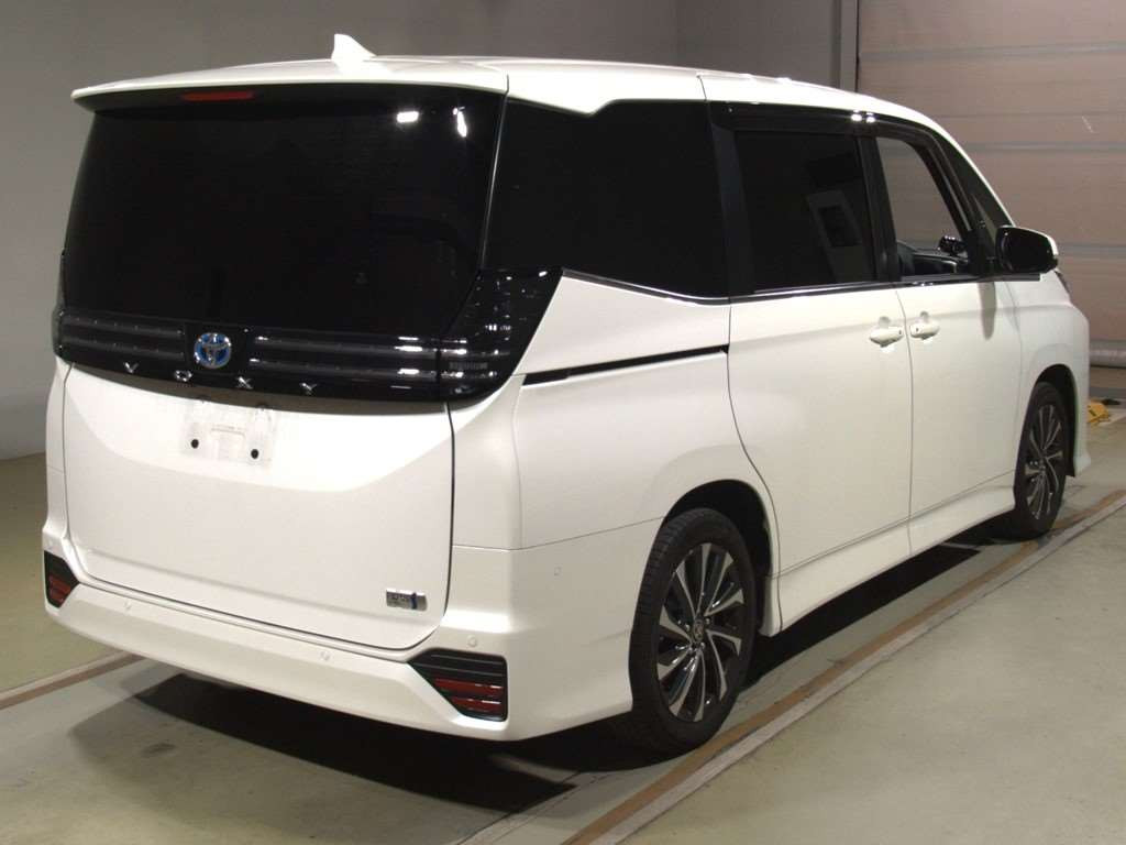 2022 Toyota Voxy ZWR90W[1]