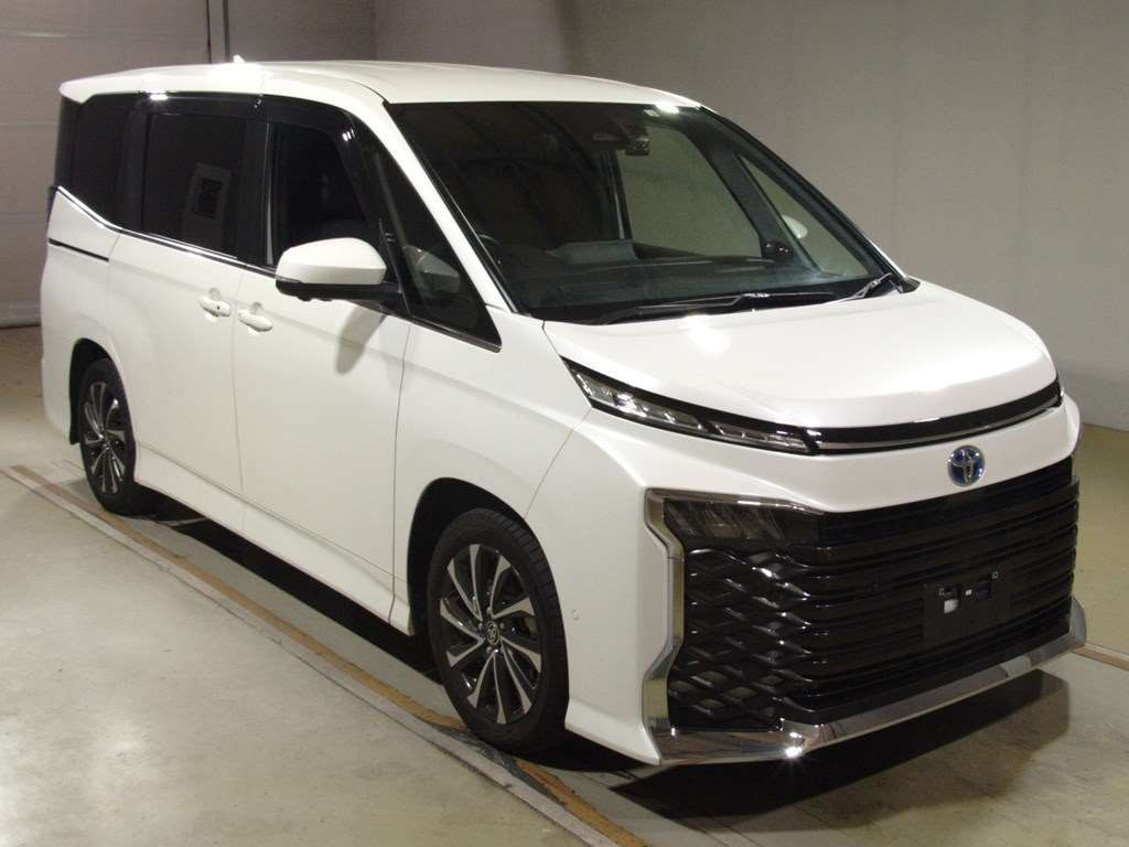 2022 Toyota Voxy ZWR90W[2]