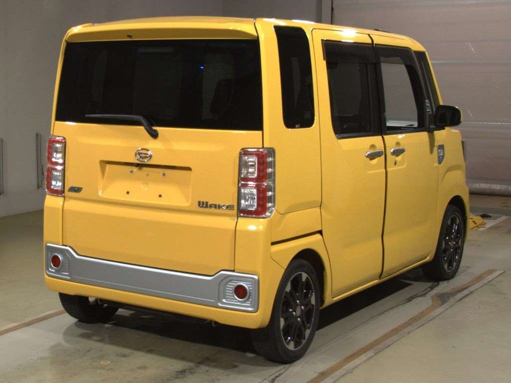 2014 Daihatsu Wake LA700S[1]