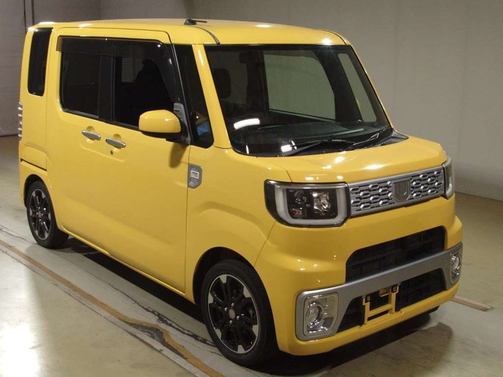 2014 Daihatsu Wake LA700S[2]