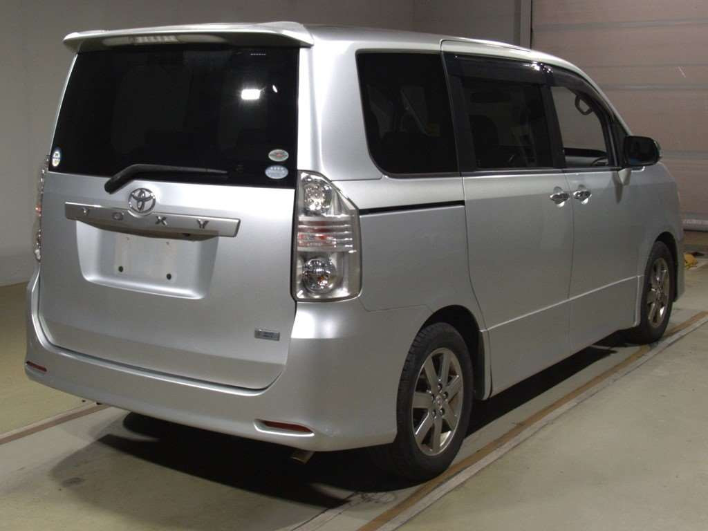 2010 Toyota Voxy ZRR70W[1]