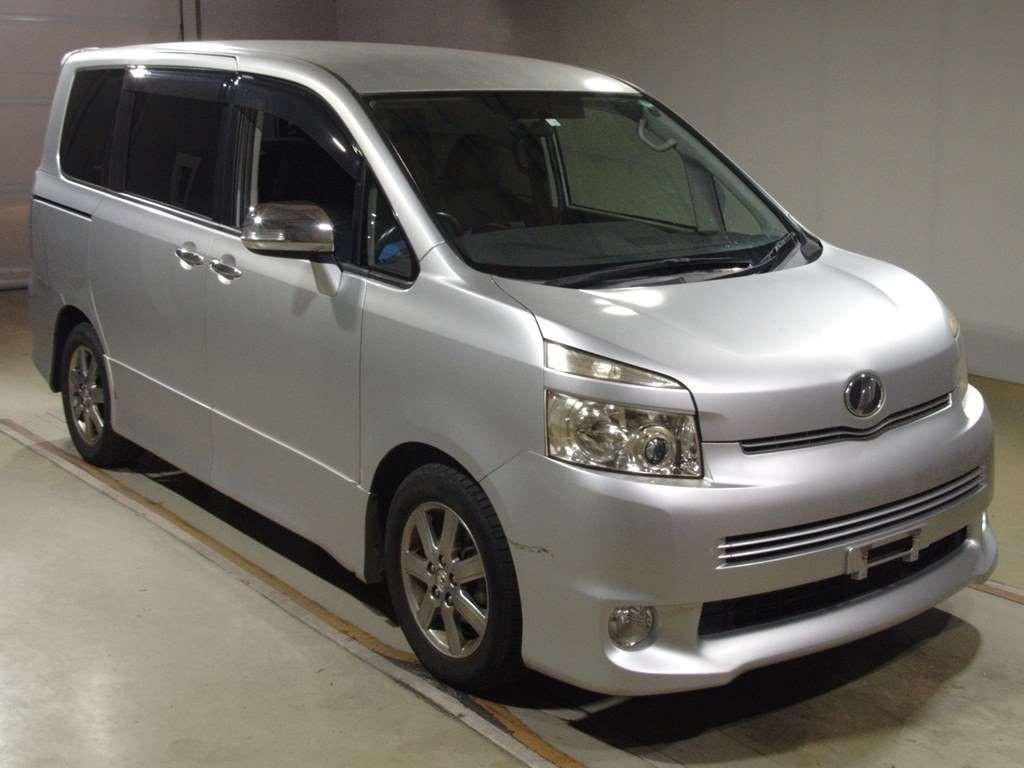 2010 Toyota Voxy ZRR70W[2]