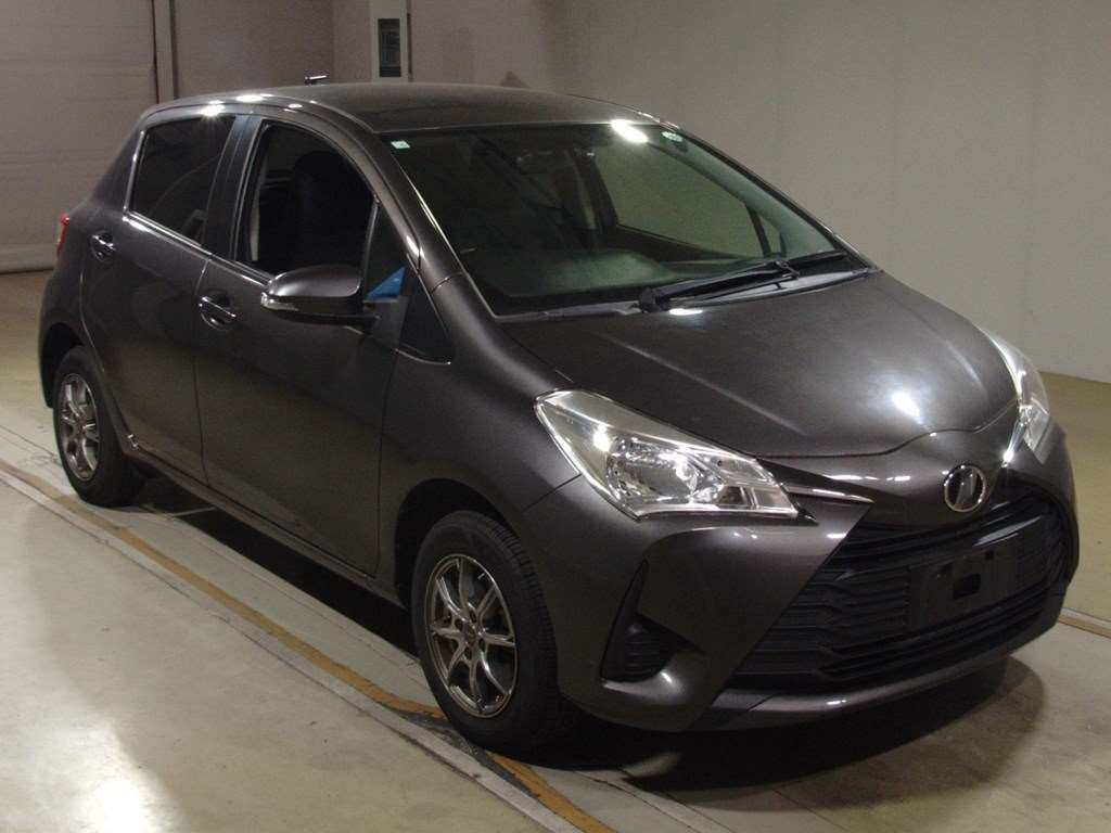 2017 Toyota Vitz NSP135[2]