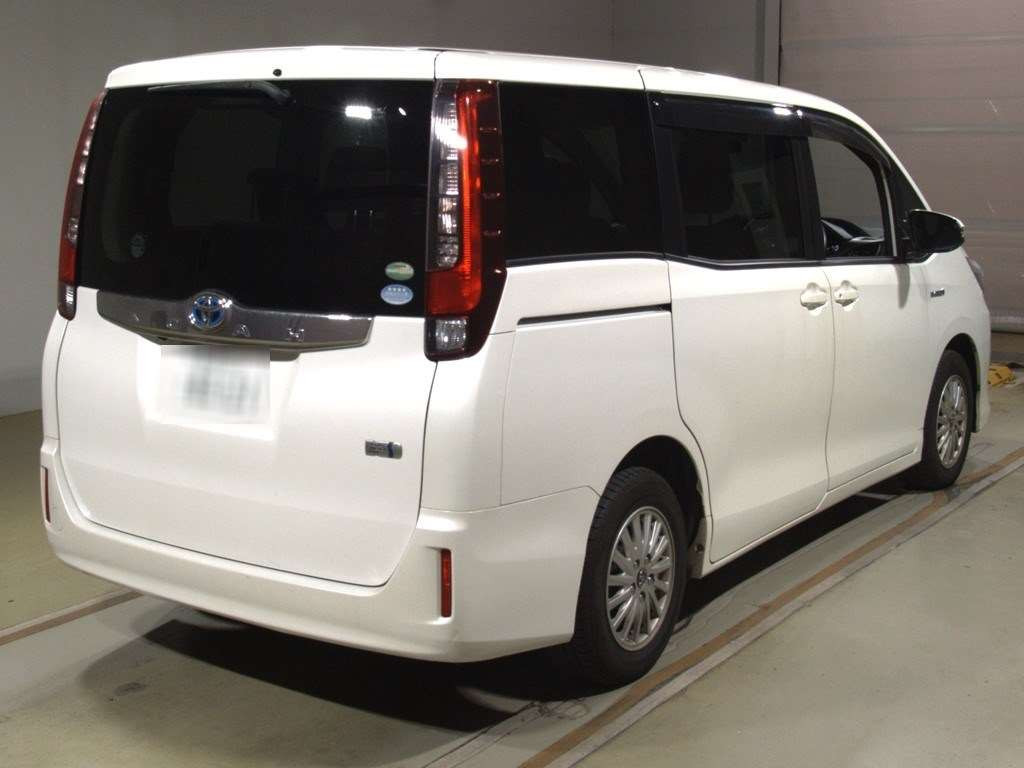 2017 Toyota Noah ZWR80G[1]