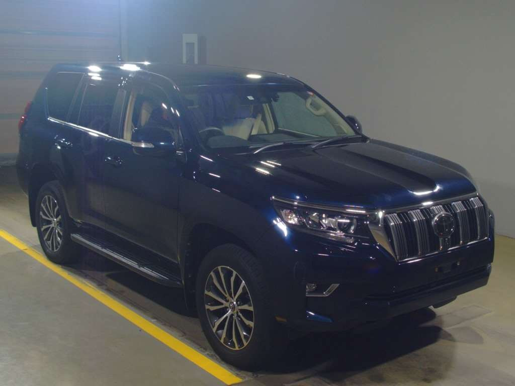 2017 Toyota Land Cruiser Prado TRJ150W[2]