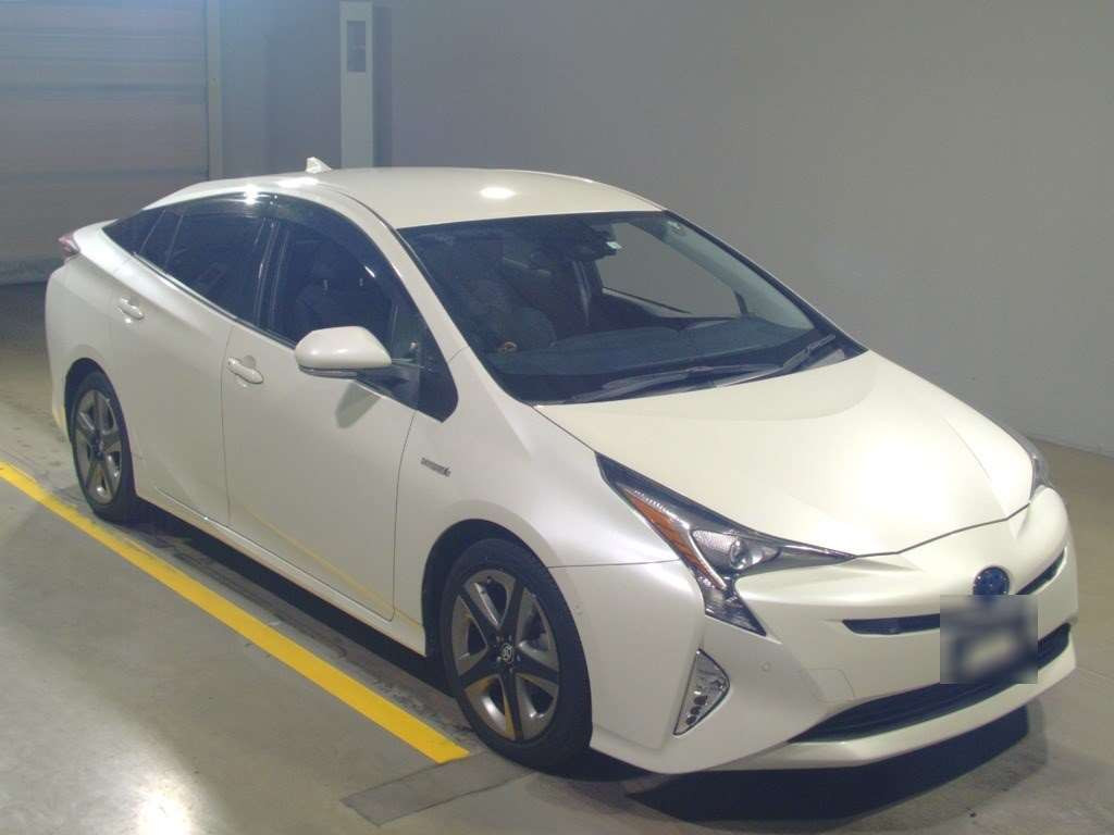 2018 Toyota Prius ZVW50[2]