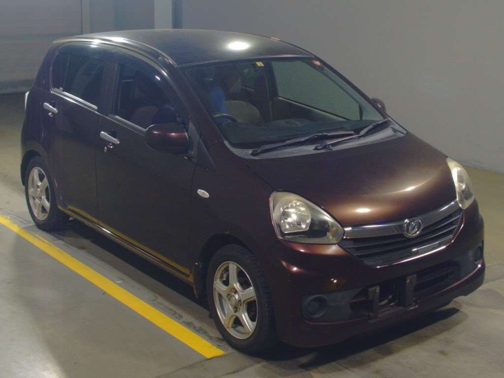 2014 Daihatsu Mira es LA300S[2]