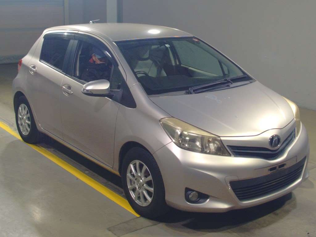 2011 Toyota Vitz KSP130[2]