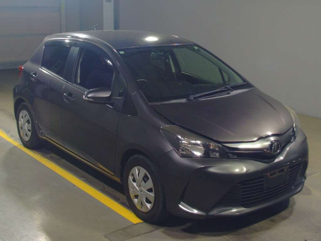 2015 Toyota Vitz NSP130[2]