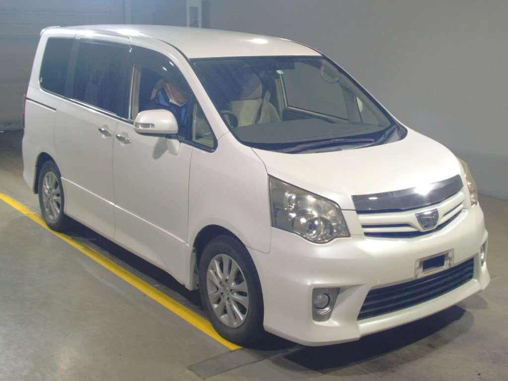 2012 Toyota Noah ZRR70W[2]