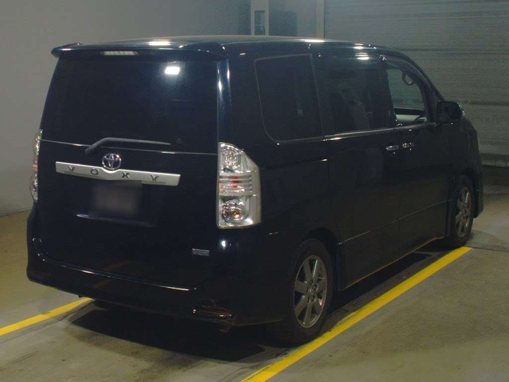 2010 Toyota Voxy ZRR70W[1]