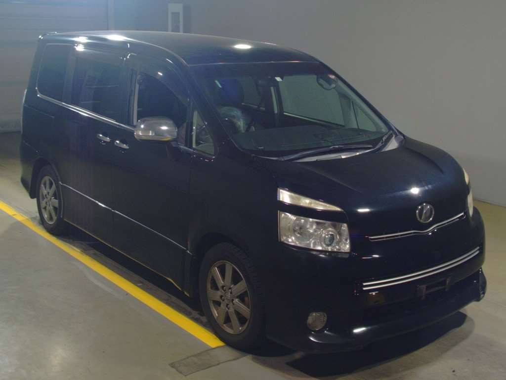 2010 Toyota Voxy ZRR70W[2]