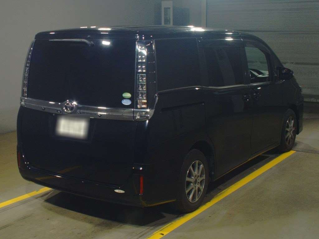 2014 Toyota Voxy ZRR80G[1]