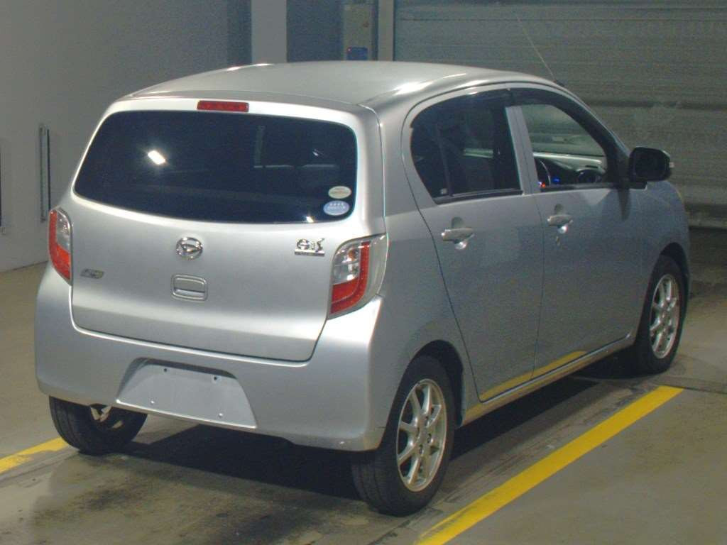 2011 Daihatsu Mira es LA300S[1]