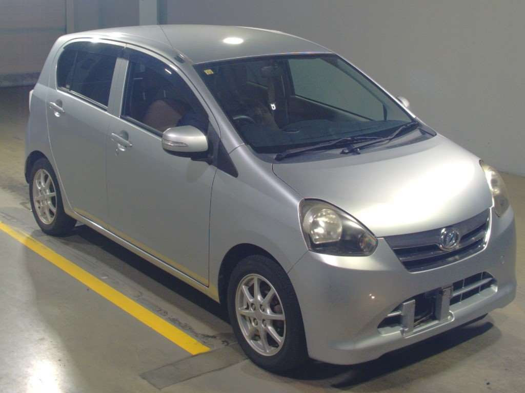 2011 Daihatsu Mira es LA300S[2]