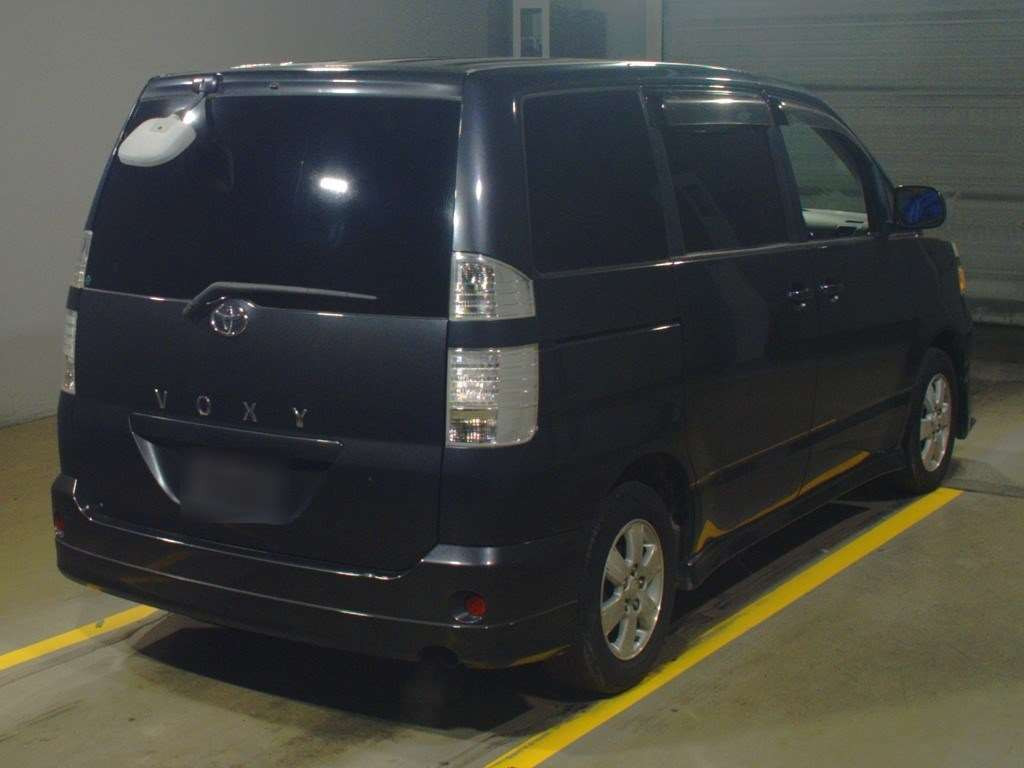 2004 Toyota Voxy AZR60G[1]