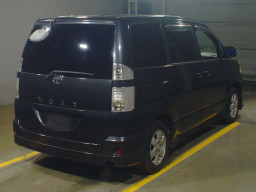 2004 Toyota Voxy