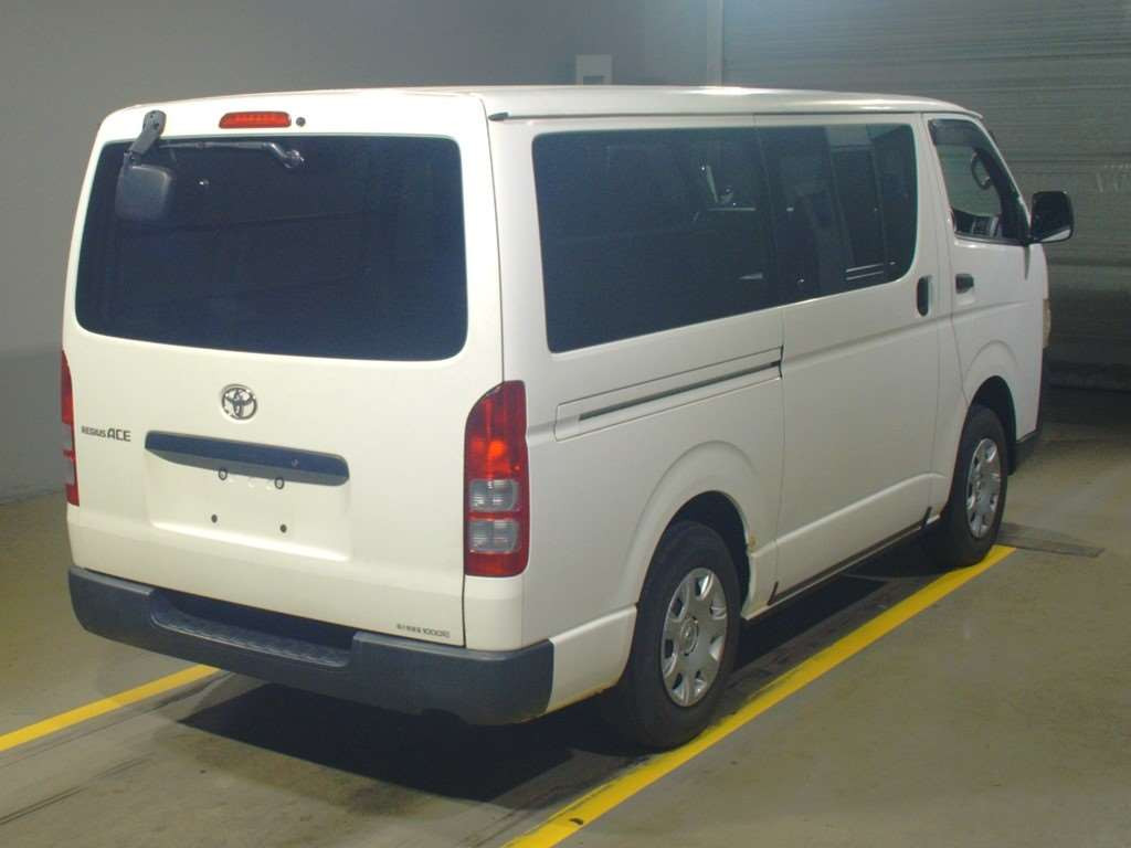 2010 Toyota Regiusace Van KDH206V[1]