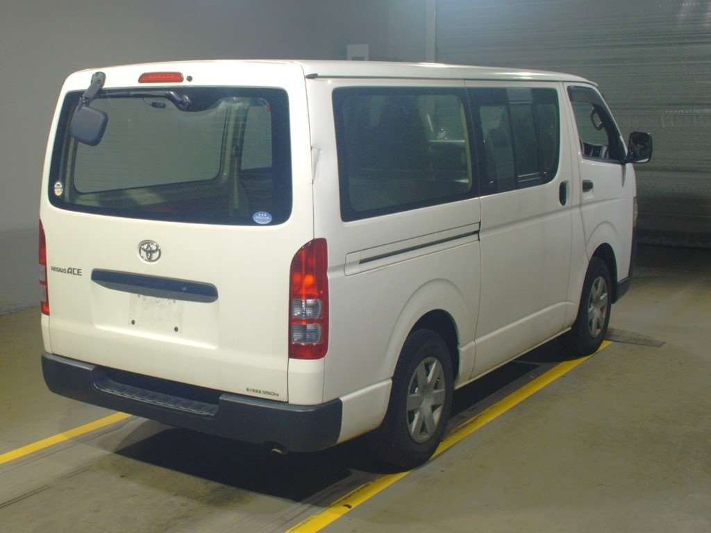 2009 Toyota Regiusace Van TRH200V[1]