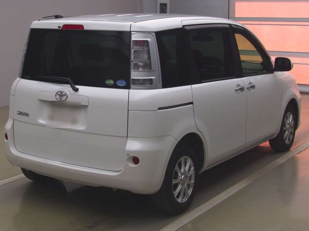 2014 Toyota Sienta NCP81G[1]